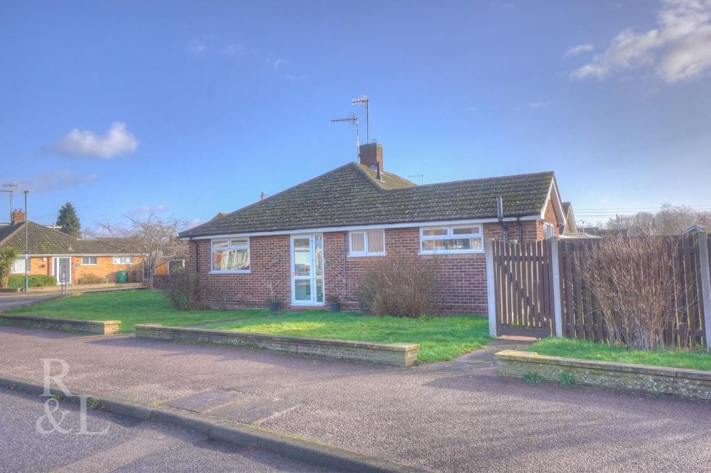 Brookthorpe Way, Silverdale, Nottingham 2 bed semidetached bungalow