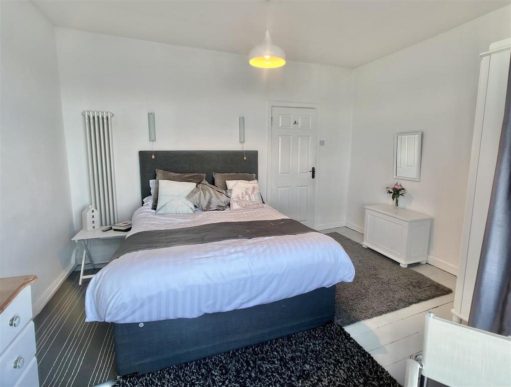 Mumbles Road, Swansea SA3 3 bed terraced house for sale £465,000