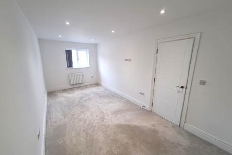 2 bedroom flat to rent, Wilmslow Road, Didsbury, Manchester, M20