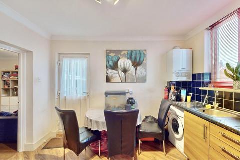 2 bedroom flat for sale - Pavement Mews, Chadwell Heath, RM6