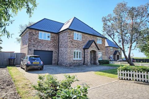 4 bedroom detached house for sale, Amiens Close, Hunsdon SG12