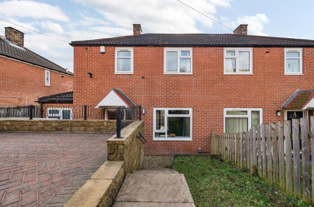 Woodnook Garth, Cookridge, LS16 2 bed semidetached house for sale £