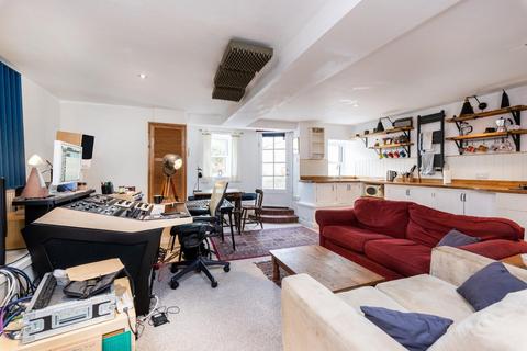 Studio to rent - Kensington Place, Bath BA1