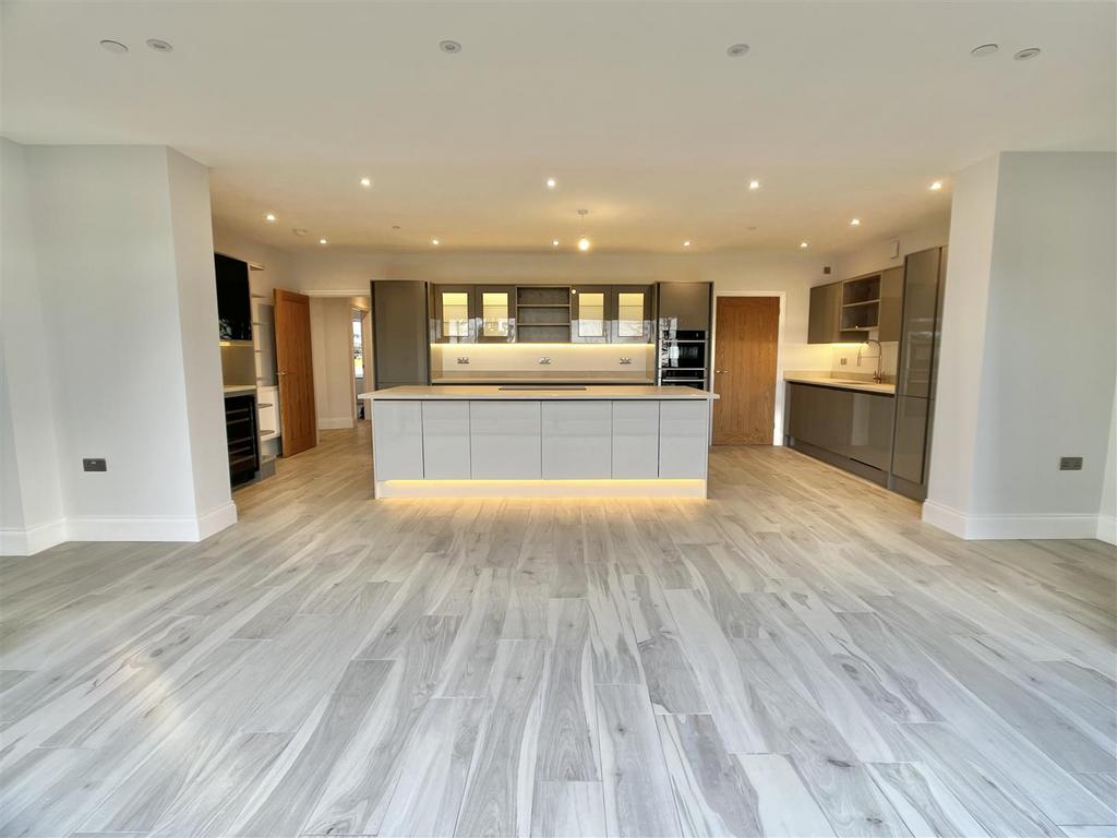 PenYFai Gardens, Llanelli SA15 4 bed detached house for sale £599,995