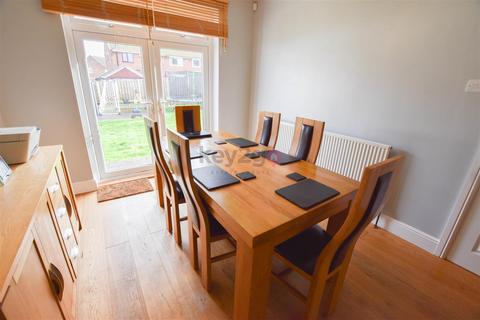 3 bedroom detached house for sale, Hollinsend Road, Sheffield, S12