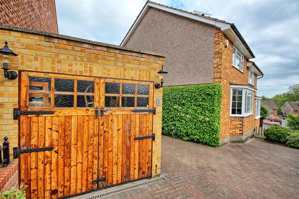 Detached garage