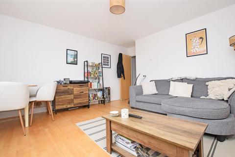 1 bedroom flat to rent, Windmill Road, Hampton Hill