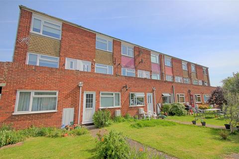 2 bedroom maisonette to rent, Quaker Road, Ware SG12