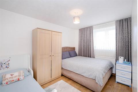 46 Godwin Close, London, E4 7RQ
