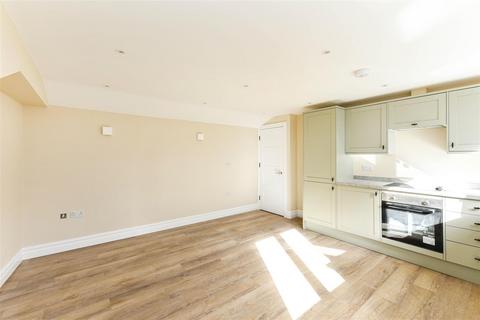2 bedroom property to rent - Orford Road, London
