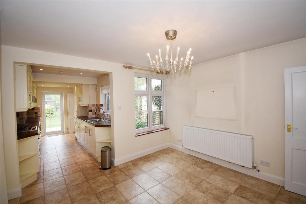 Golden Ball Lane, Maidenhead 2 bed end of terrace house £595,000