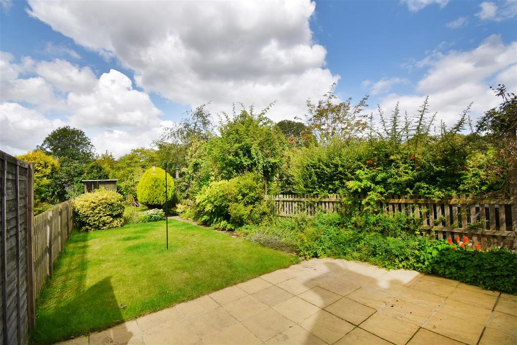 Golden Ball Lane, Maidenhead 2 bed end of terrace house £595,000