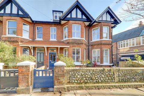 6 bedroom end of terrace house for sale, Warwick Gardens, Worthing BN11