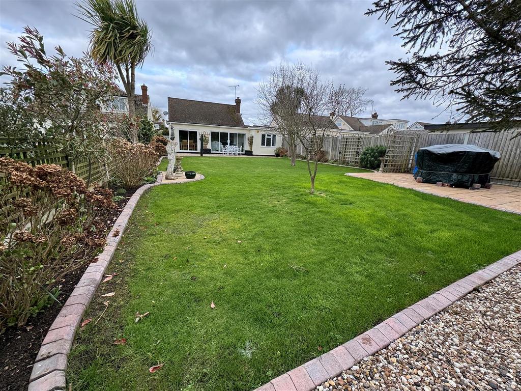 Nelson Road, Rayleigh 3 bed detached bungalow for sale £635,000