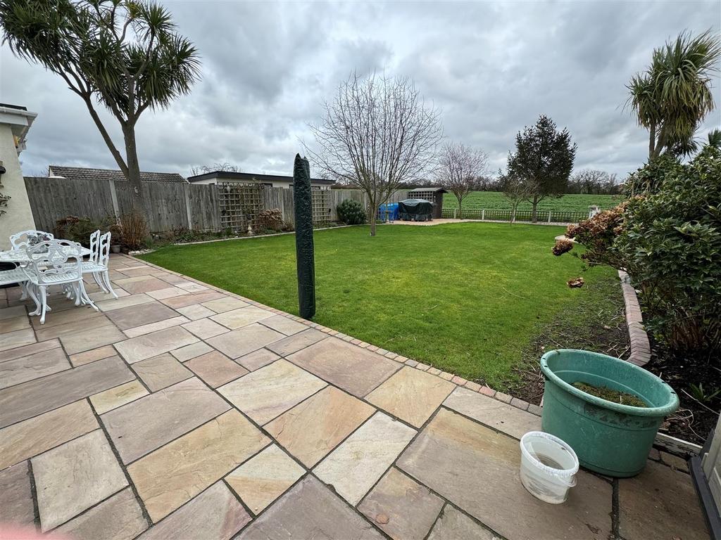 Nelson Road, Rayleigh 3 bed detached bungalow for sale £635,000