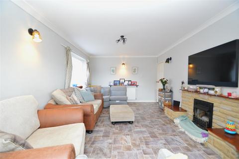 4 bedroom detached bungalow for sale, Connaught Road, East Cowes