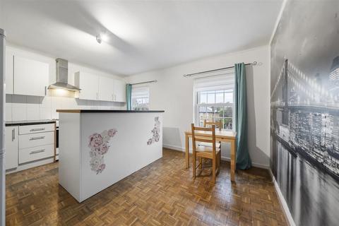 3 bedroom flat to rent - London Road, Enfield