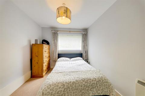 2 bedroom flat for sale - Wakehurst Court, Worthing BN11