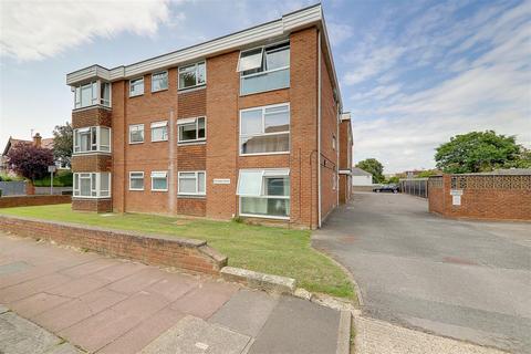 1 bedroom flat for sale, Cambridge Road, Worthing BN11