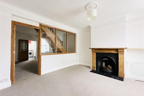 2 bedroom terraced house to rent, Station Road, Stanstead Abbotts SG12