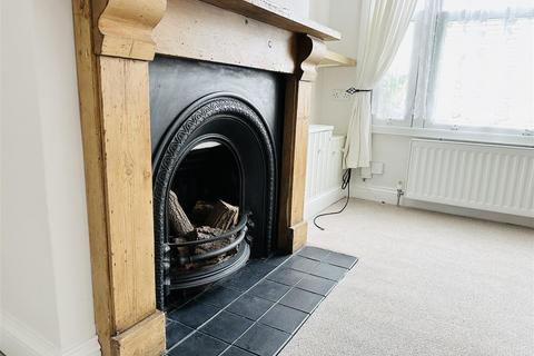 2 bedroom terraced house to rent, Station Road, Stanstead Abbotts SG12
