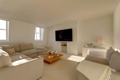 3 bedroom flat for sale, Heene Terrace, Worthing BN11