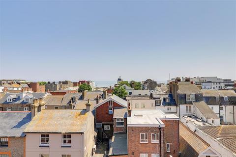 2 bedroom flat for sale, Guildbourne Court, Worthing BN11