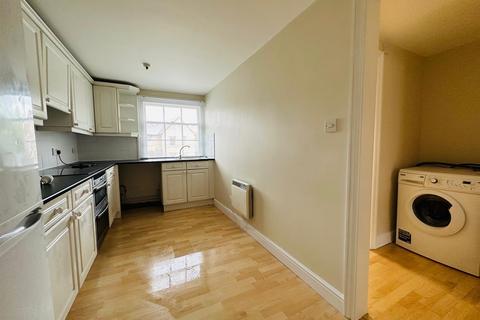 3 bedroom apartment to rent, High Street, Ware SG12