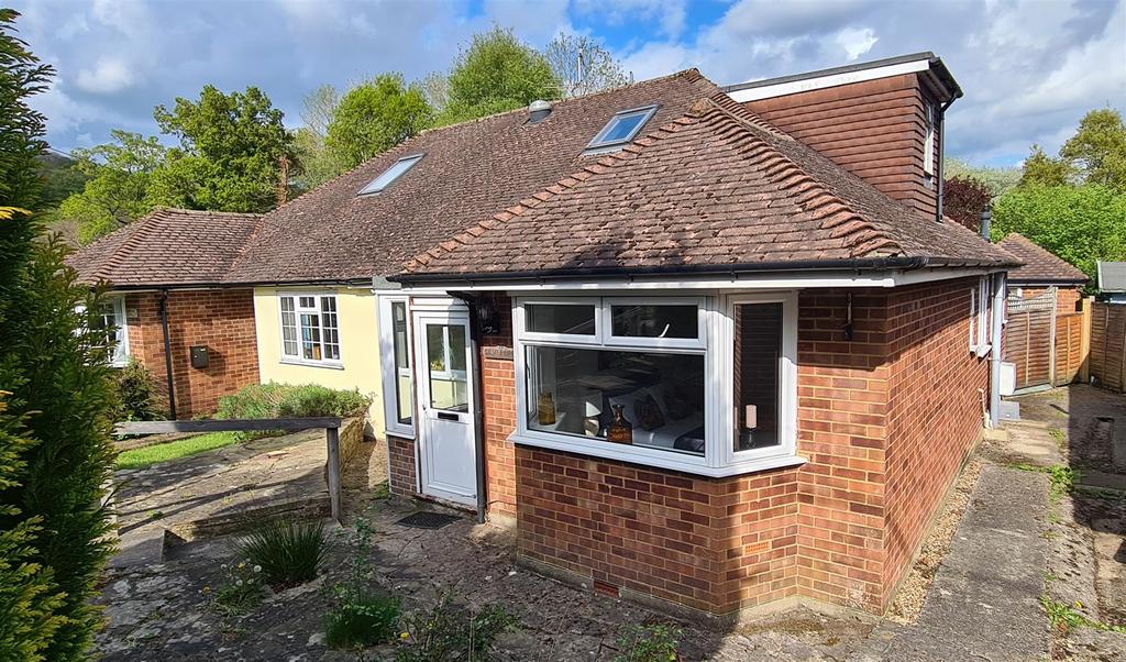 Hammer Lane, Haslemere 4 bed semidetached bungalow for sale £430,000