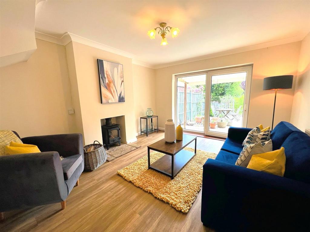 Hammer Lane, Haslemere 4 bed semidetached bungalow for sale £430,000