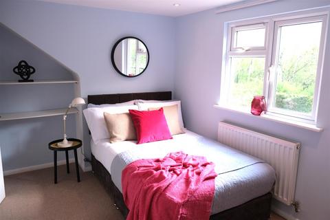 29 Hammer Lane, Haslemere, GU27 3QT