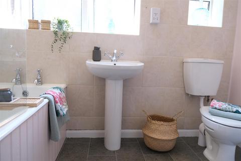 29 Hammer Lane, Haslemere, GU27 3QT