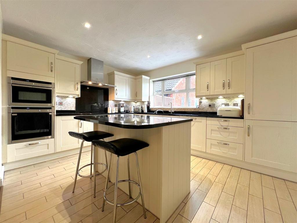 Kitchen 3.jpg