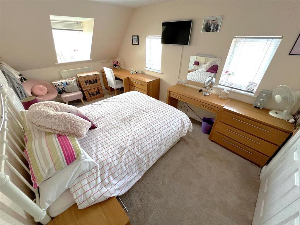 Bed bedroom 3.jpg