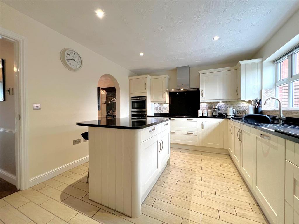 Kitchen 4.jpg