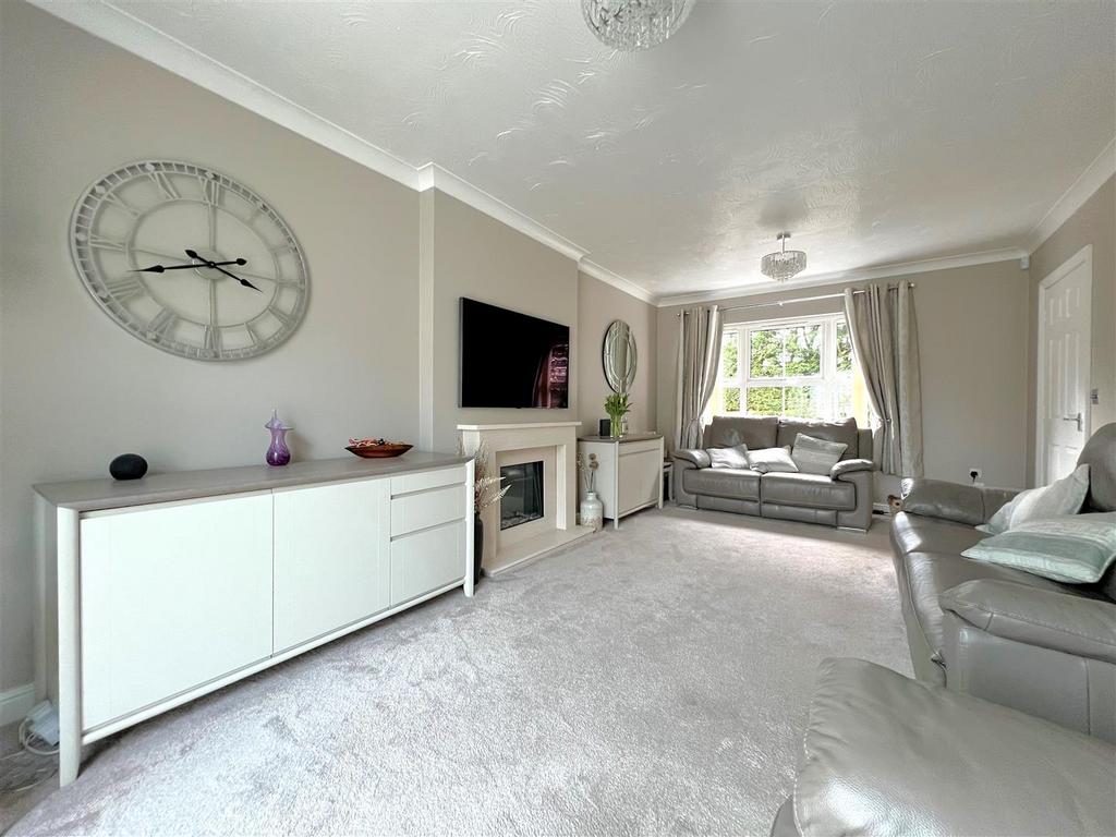 Living room 3.jpg