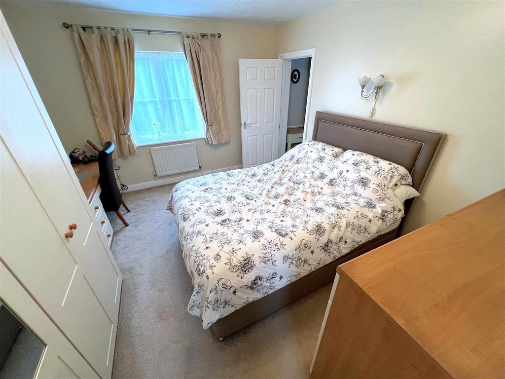 Bed 1.jpg