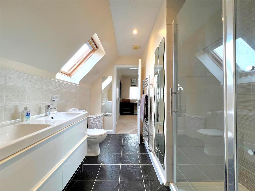 2 ensuite.jpg