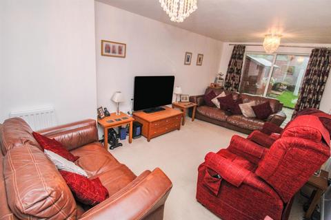 8 Cotswold Close, Corby, NN18 8GN