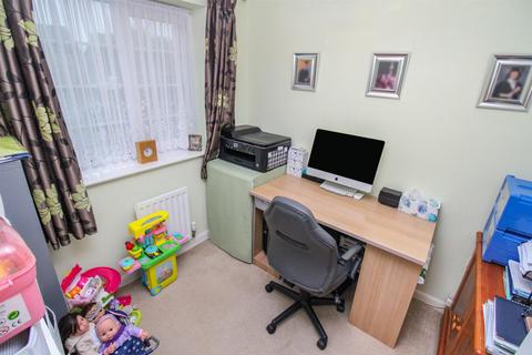8 Cotswold Close, Corby, NN18 8GN