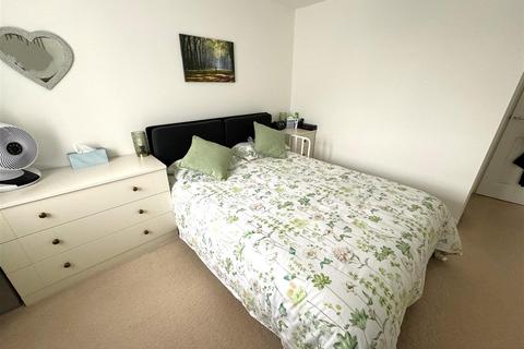 8 Cotswold Close, Corby, NN18 8GN