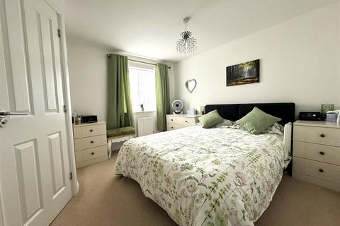 8 Cotswold Close, Corby, NN18 8GN