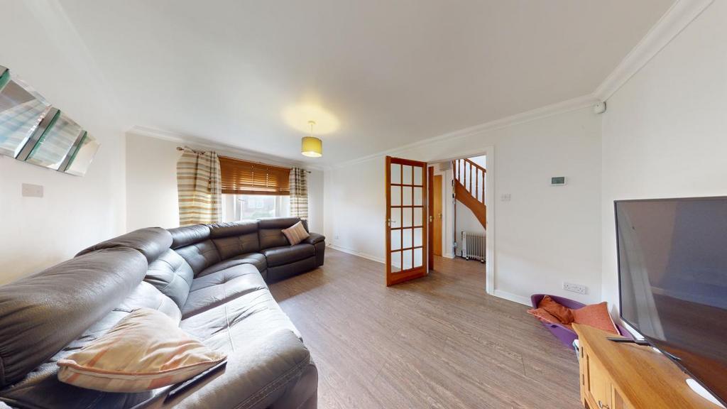 Mcmahon Drive, Newmains, Wishaw 3 bed detached house £200,000