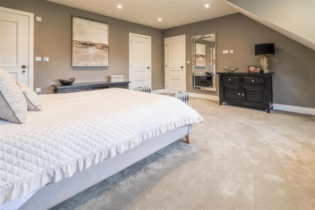 BEDROOM ONE pic 2