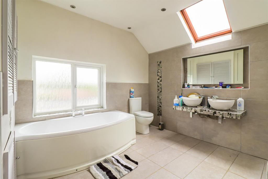 Bath/shower room