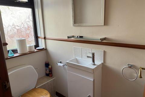 17 Penhaligon Way, St Austell, PL25 3AR
