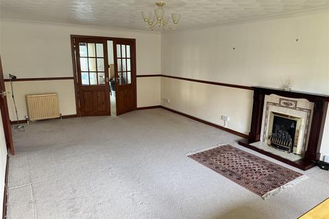 17 Penhaligon Way, St Austell, PL25 3AR