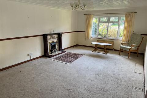 17 Penhaligon Way, St Austell, PL25 3AR