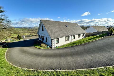 6 bedroom detached bungalow for sale, Brynawelon, Llanwenog