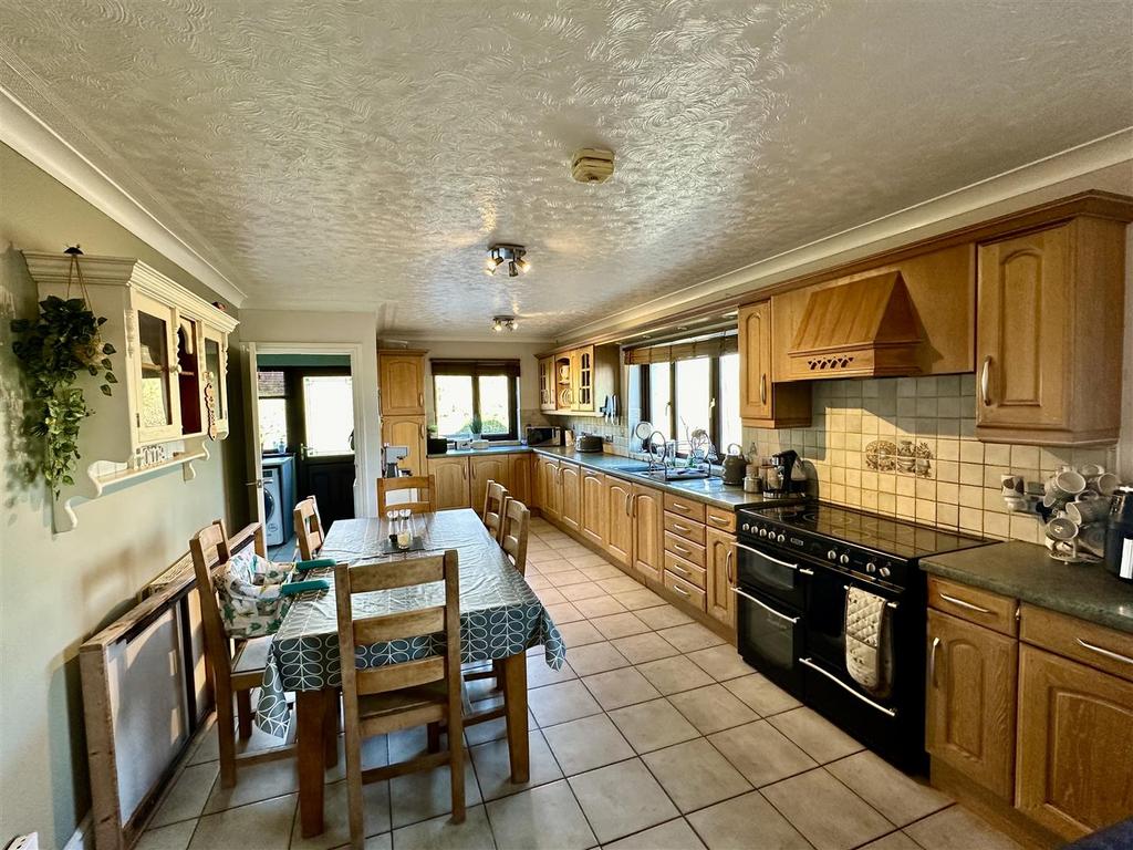Open Plan Kitchen / Dining Room